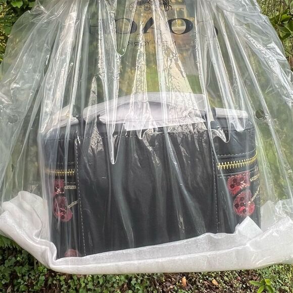 COACH Cosmetic & Make up Case w Cherry Print CDC13 AUTHENTIC New Coach Packaged - Picture 4 of 10